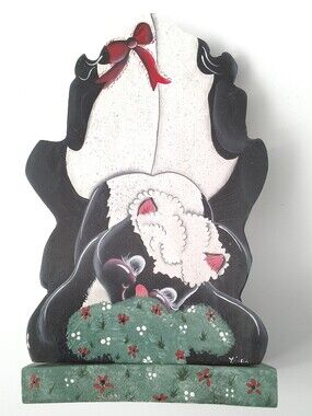 Wooden Skunk Paper Towel Holder – Hand-Painted Vintage Country Folk Art